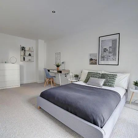 Leeds Docks High End 2bd *
